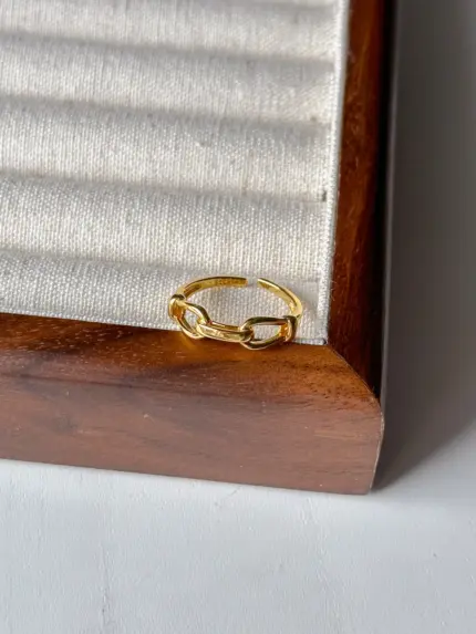 Pierścionek łańcuch