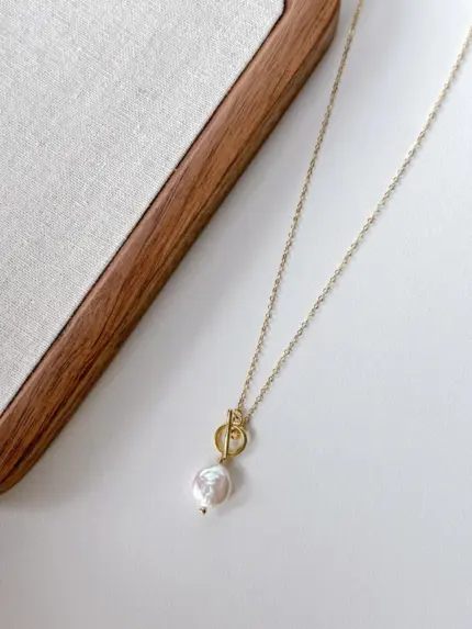 Naszyjnik z okrągłą perłą barokową