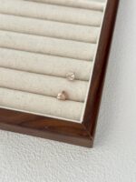 Minimalistyczne kolczyki z perłami Keshi